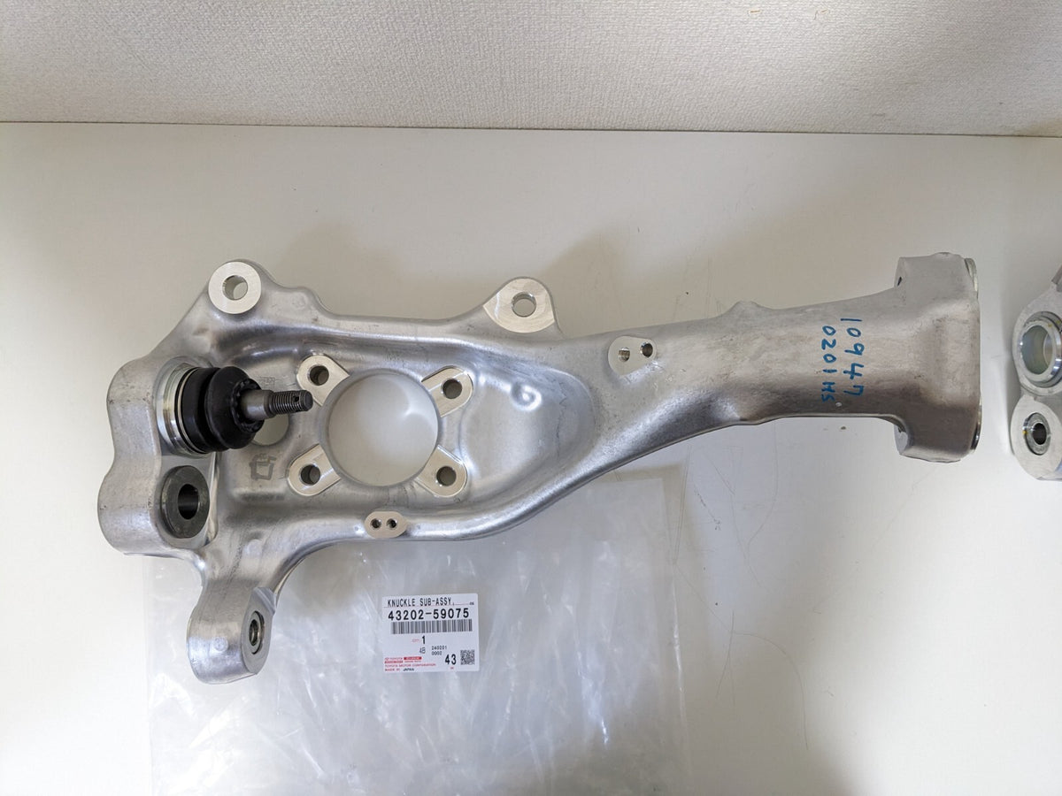 Genuine Lexus LS460 LS600h Spindle Knuckle Steering LH & RH Set OEM