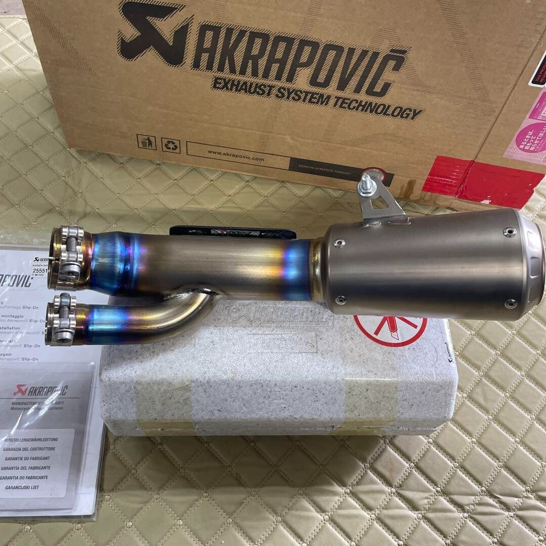 AKRAPOVIC Slip-On Muffler for BMW S1000R 2017