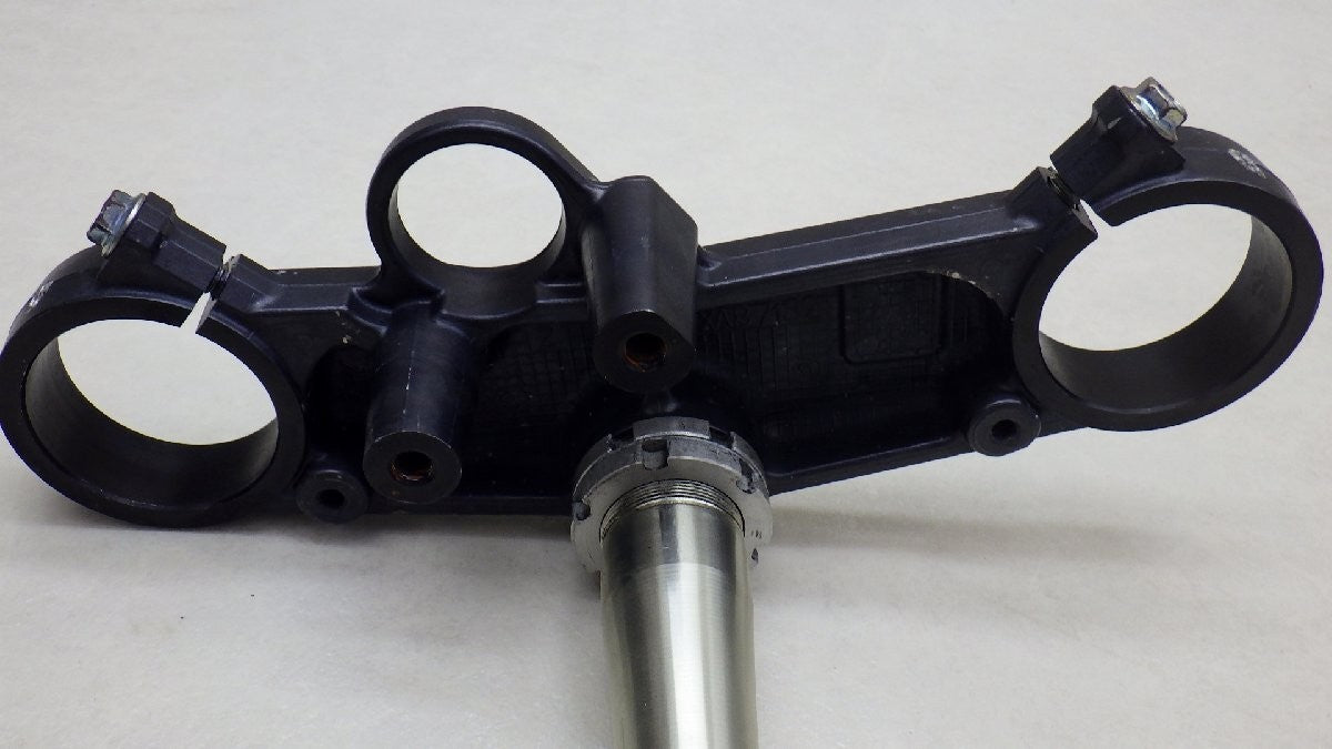 Suzuki GSX-R1000 GT74A 2001 Steering Stem Triple Tree Clamp GSXR1000 OEM JDM