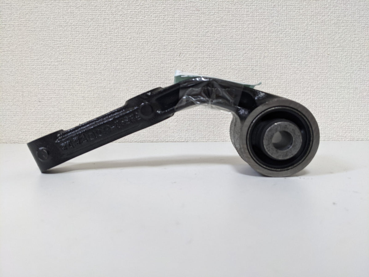 52380-60040 Toyota Genuine Land Cruiser Rear Housing Differential Support OEM