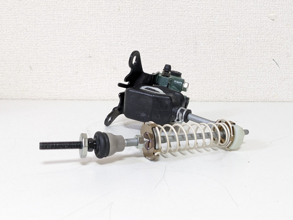 TOYOTA OEM Load Sensing Valve ASSY &amp; Spring for Hiace 47900-26543