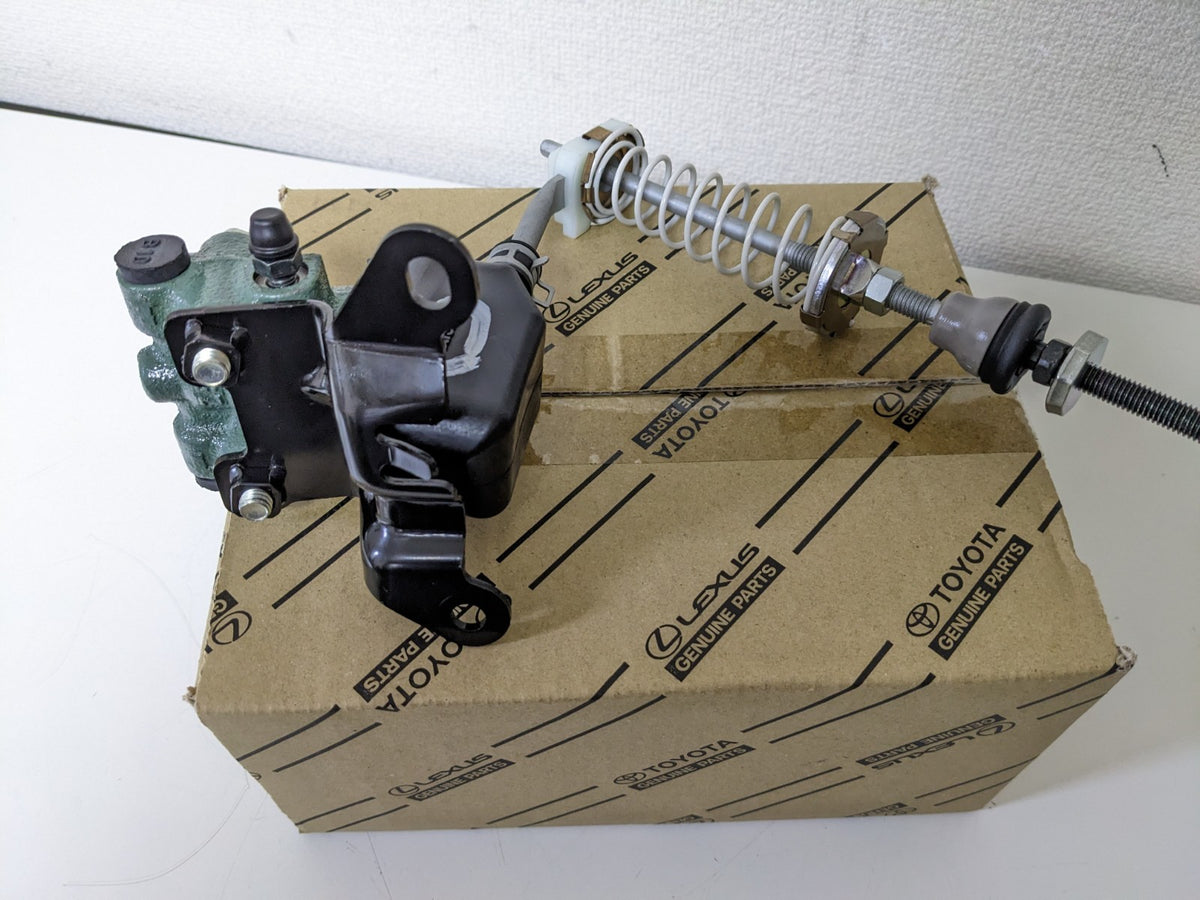 TOYOTA OEM Load Sensing Valve ASSY &amp; Spring for Hiace 47900-26543