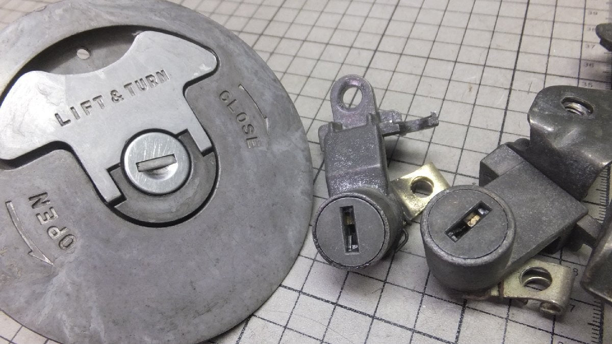 Suzuki RG400 Gamma 1985-1986 Ignition Switch Lock Key Set Genuine OEM