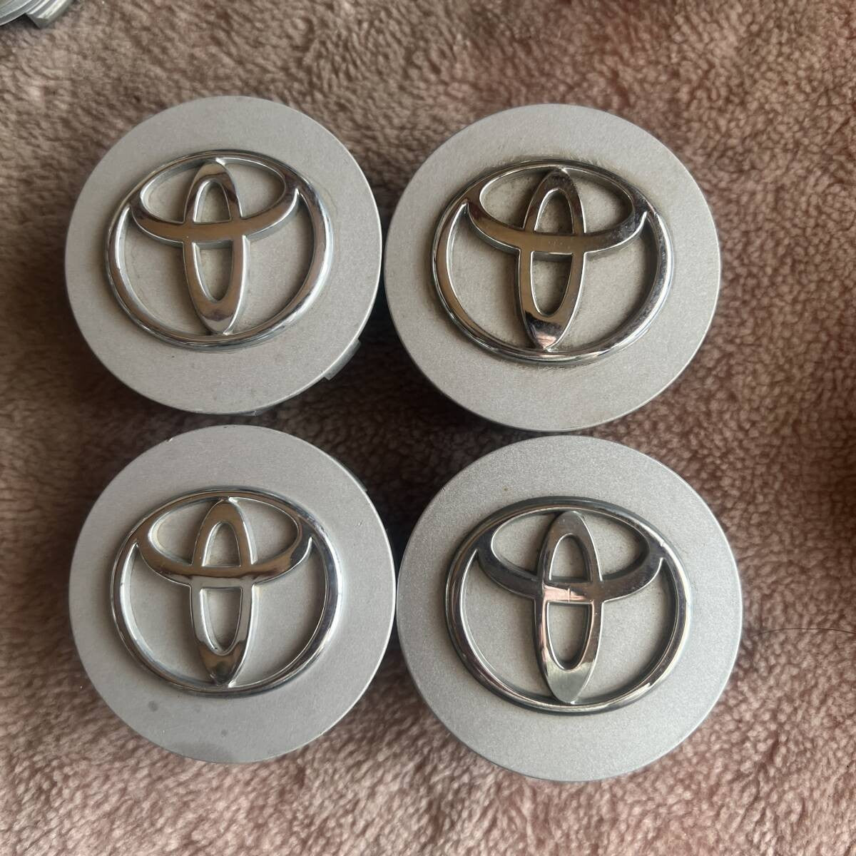 Toyota Wheel Center Cap 64mm Set of 4 Noah Voxy OEM JDM Genuine