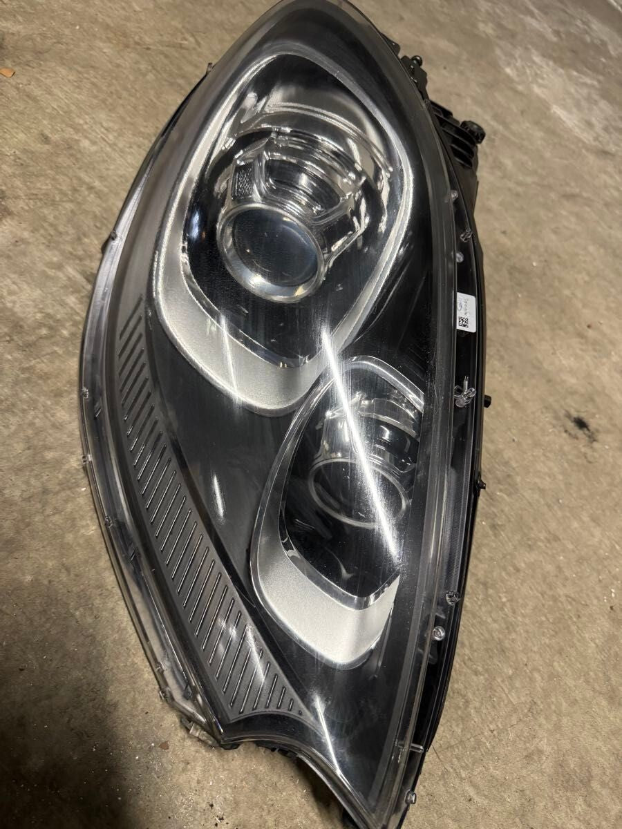 Porsche Macan Early Model Right Headlight PDLS 95B.941.032.CG