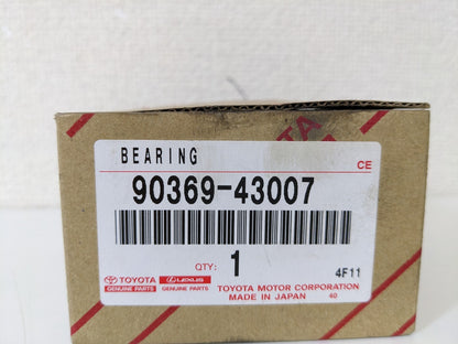 TOYOTA GENUINE PREVIA TCR20 FRONT AXLE HUB & BEARING OEM 43502-28050 90369-43007