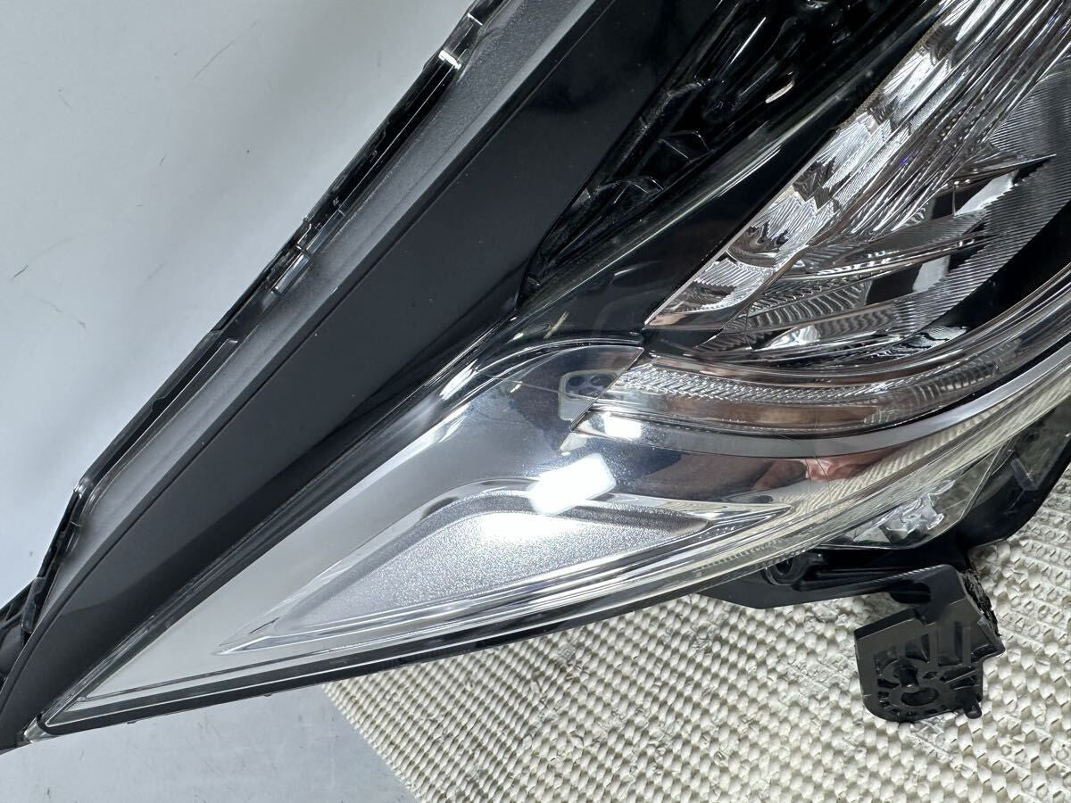 Honda HR-V VEZEL RU1 RU2 RU3 RU4 Late model Right Headlight LED KOITO 100-62292