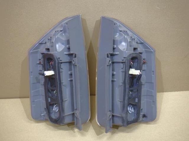 Toyota Noah Voxy 70 ZRR70 ZRR75 2010-2014 Tail Lights Rear Lamp JDM OEM Genuine