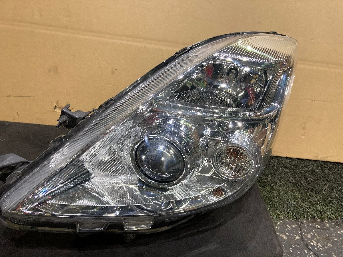 Toyota ISIS ANM10 ANM15 ZGM10 ZGM15 Headlight Lamp KOITO 44-68 Genuine OEM JDM