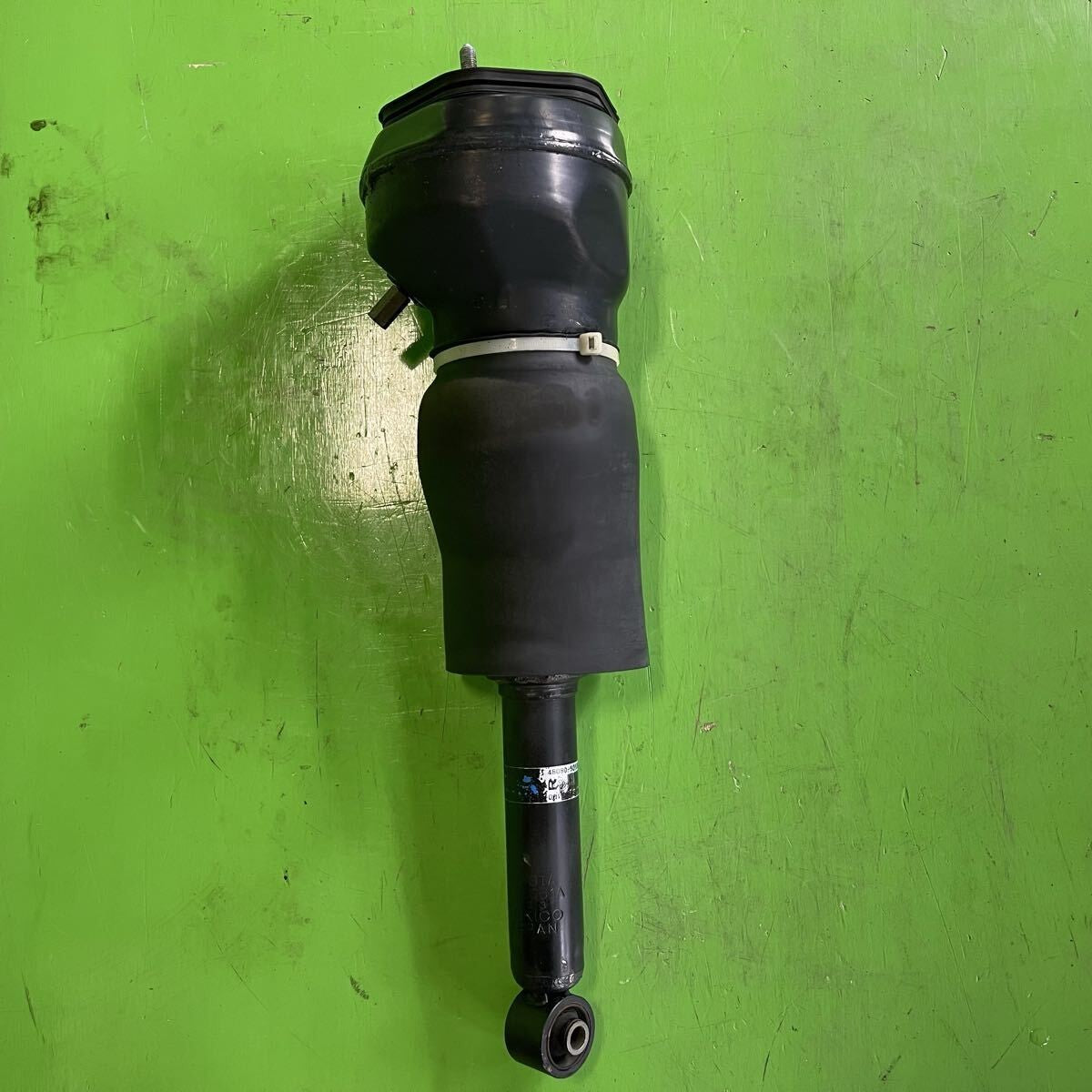 Lexus LS400 Toyota Celsior UCF20 21 Right Rear Air Suspension Shock 48080-50100