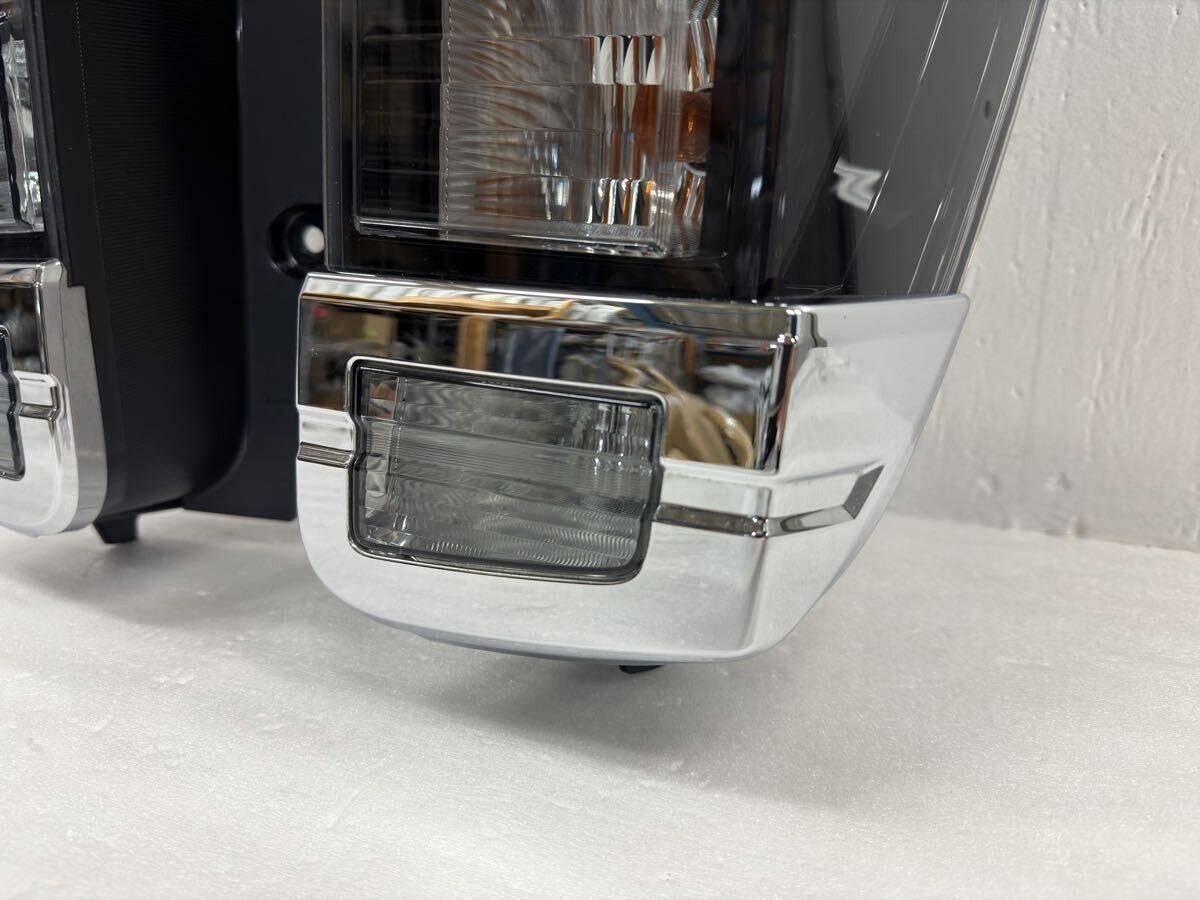 Toyota Voxy Noah Esquire ZRR80 ZWR80 2014–2017 Tail Light Lamp JDM OEM Genuine