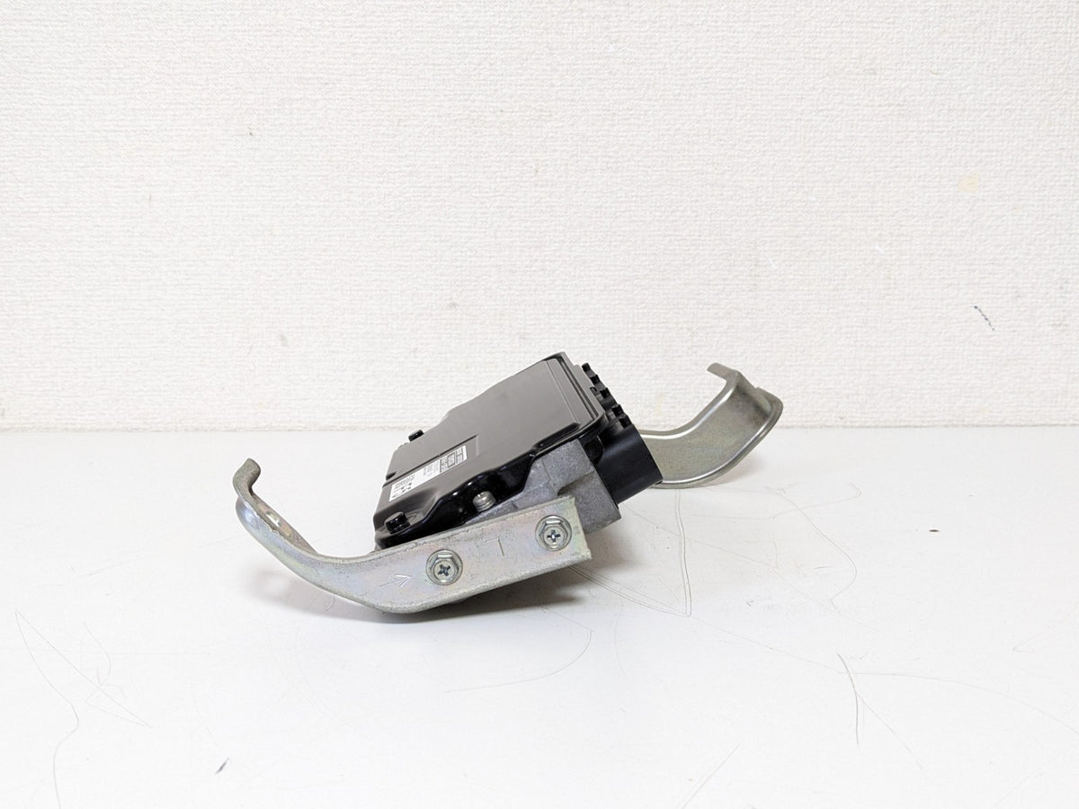 Toyota Voxy Noah Esquire ZRR80 ZRR85 Engine Computer ECU 3ZR-FAE 89661-28F50 OEM