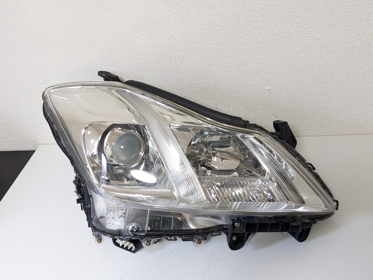 Toyota Genuine Crown Royal HCHR-686 GRS200 GRS201 HID Right Headlight
