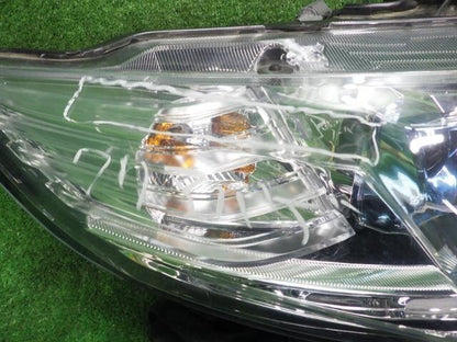 Honda CR-Z DAA-ZF1 Right Headlight Alpha NH624P Koito 100-22010 33101-SZT-J12