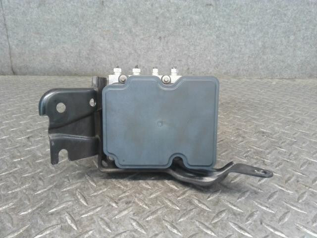 Suzuki Swift CBA-ZC32S ABS Actuator 56100-72LS4