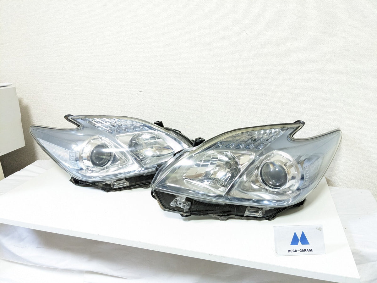 Toyota ZVW30 30 series Prius Left and Right Headlights KOITO 47-29