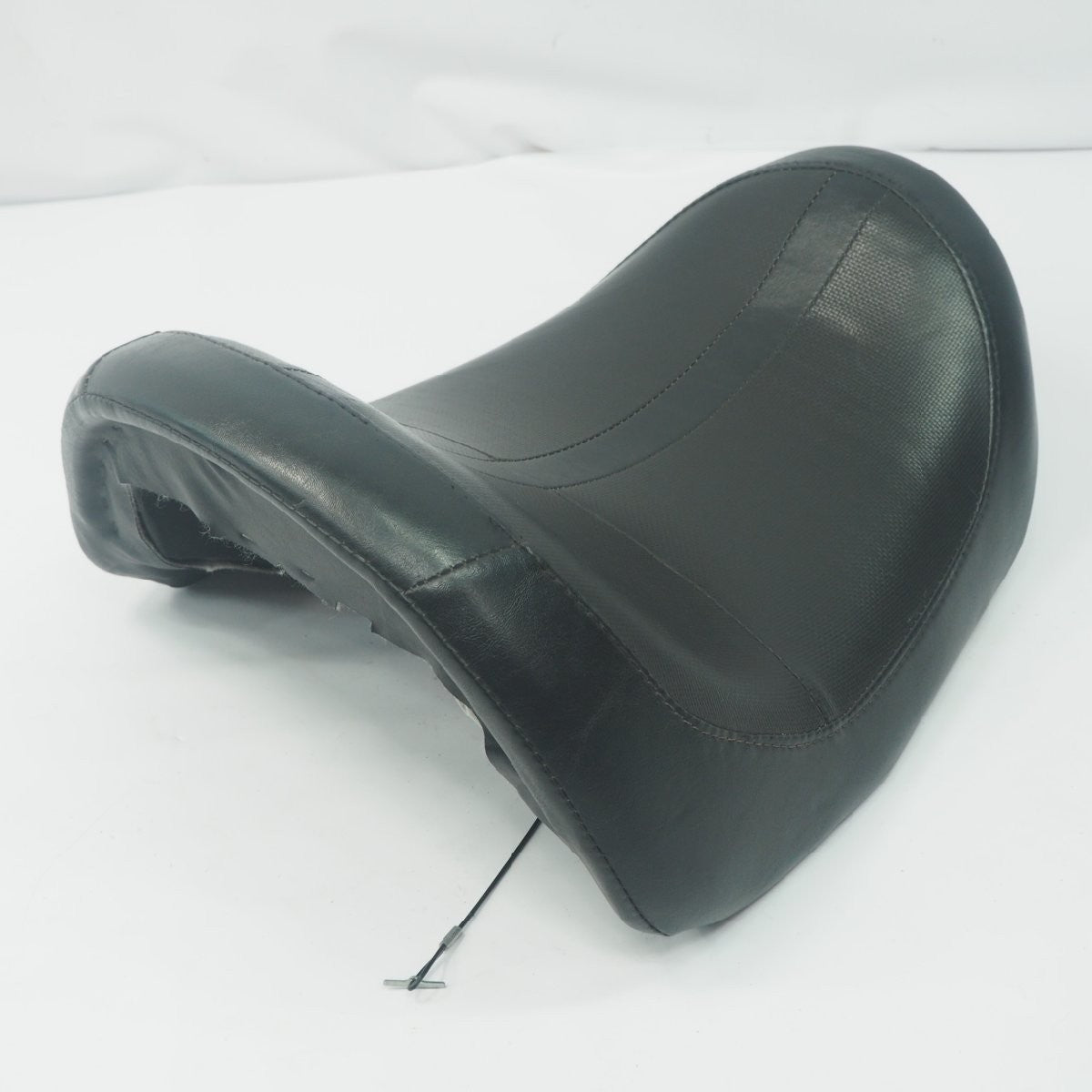 Harley‑Davidson VRSC V‑Rod Front Main Seat Genuine OEM