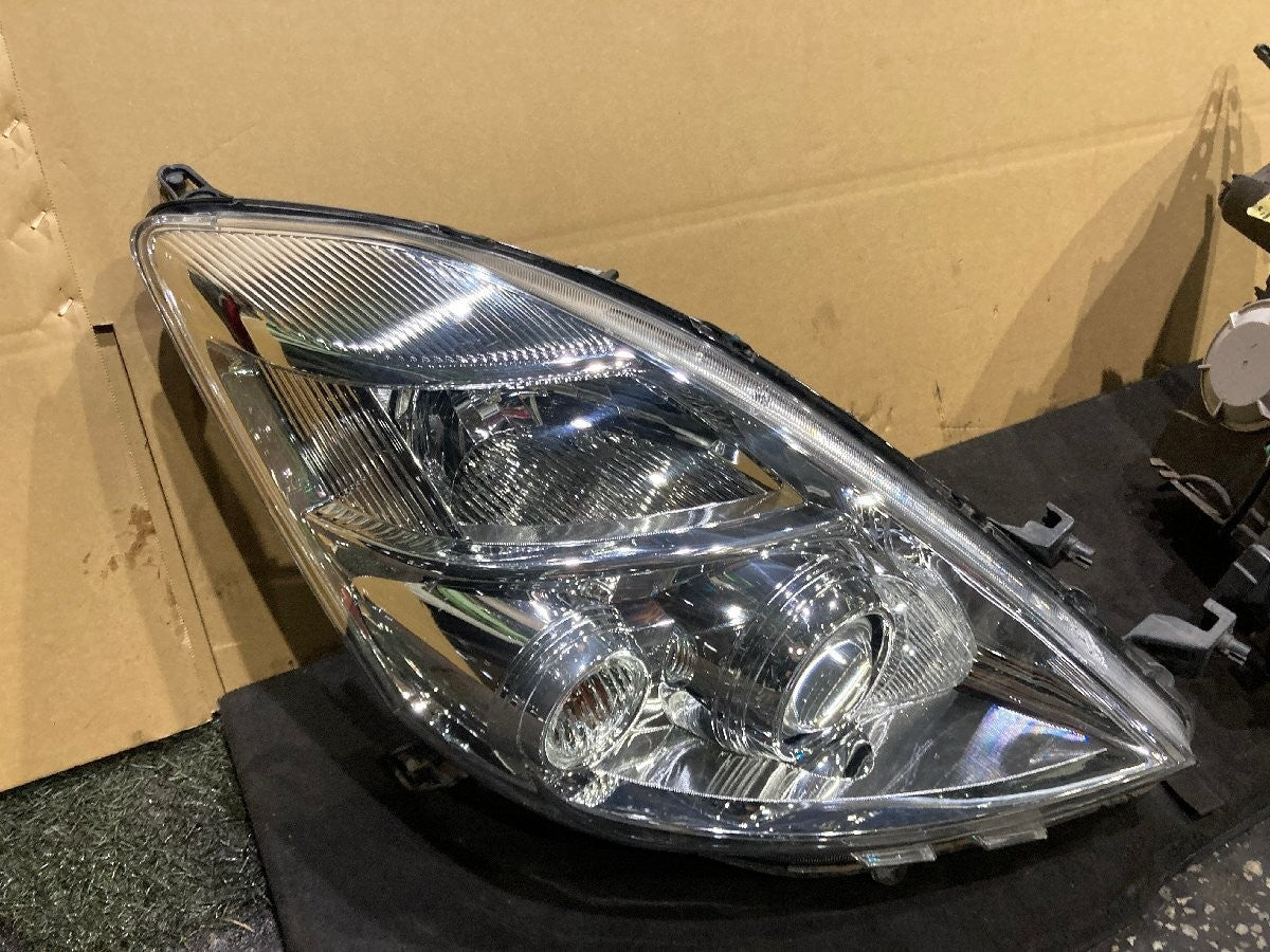 Toyota ISIS ANM10 ANM15 ZGM10 ZGM15 Headlight Lamp KOITO 44-68 Genuine OEM JDM