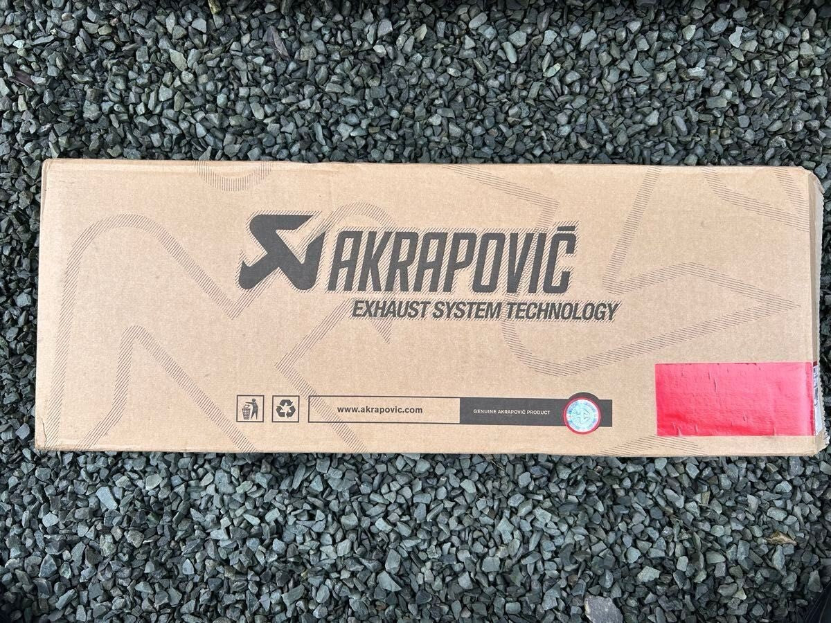 AKRAPOVIC Slip-on Titanium Muffler for Yamaha MT-10 17-20 RN50J
