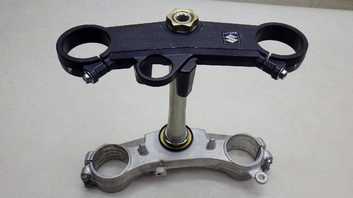 Suzuki GSX-R1000 GT74A 2001 Steering Stem Triple Tree Clamp GSXR1000 OEM JDM