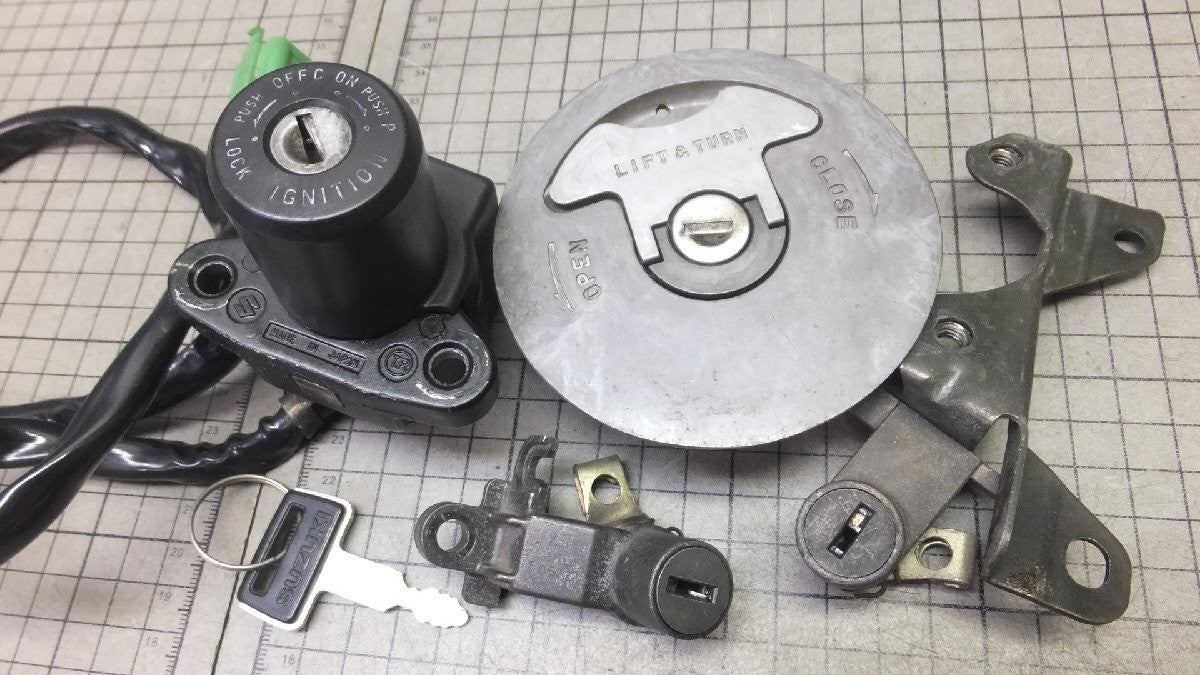 Suzuki RG400 Gamma 1985-1986 Ignition Switch Lock Key Set Genuine OEM