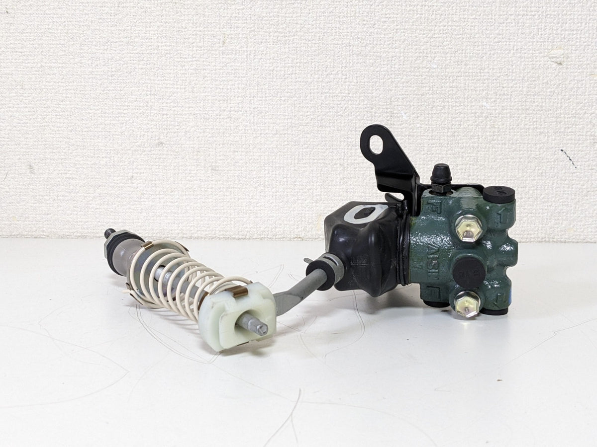 TOYOTA OEM Load Sensing Valve ASSY &amp; Spring for Hiace 47900-26543