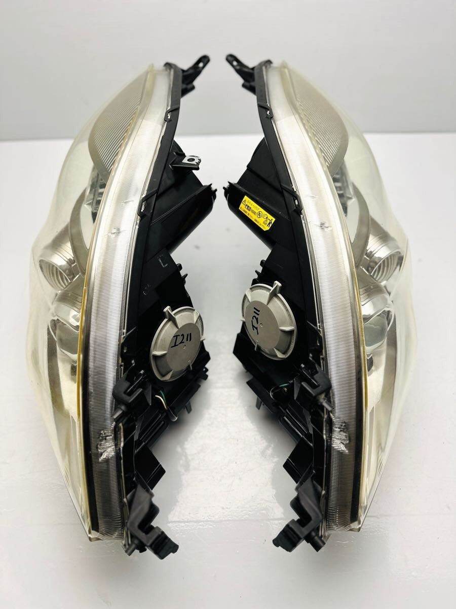 Toyota ISIS ZGM10W ANM10W ANM15W ZNM10W ZGM15W HID Headlight KOITO 44-69 JDM OEM