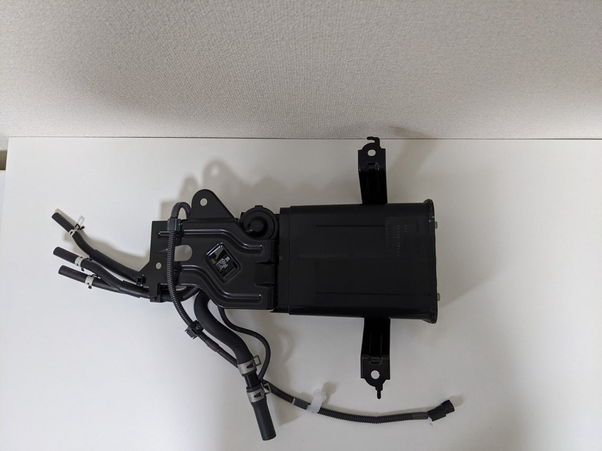 77740-35482 TOYOTA GENUINE 4RUNNER 2001-2002 EMISSION VAPOR CANISTER OEM
