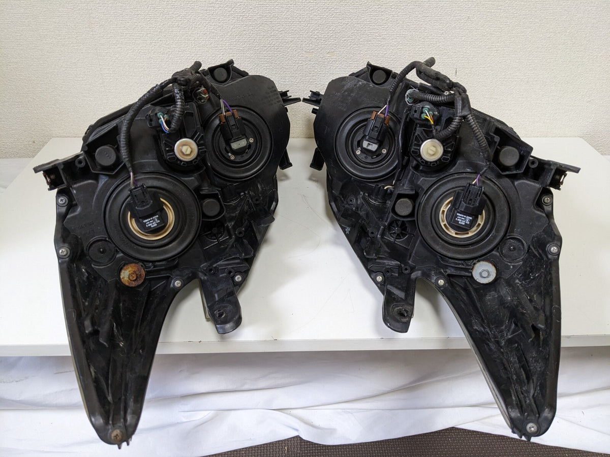 Toyota ZVW30 30 series Prius Left and Right Headlights KOITO 47-29