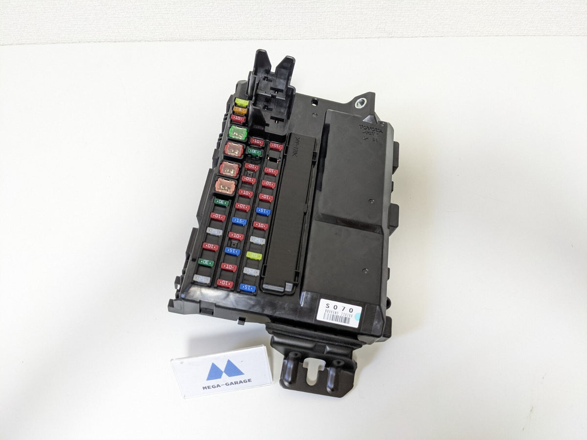 82720-50081 Lexus LS460 LS600h Fuse Relay Engine Room Junction Block Genuine OEM
