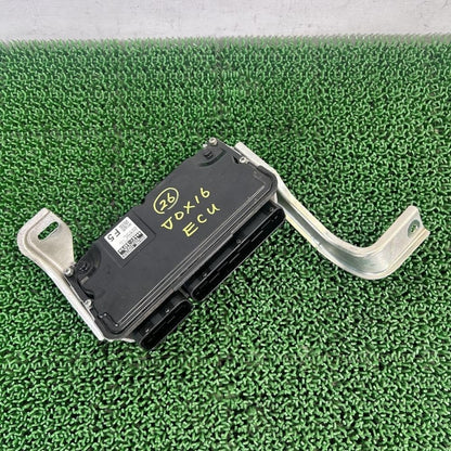 Toyota Voxy Noah Esquire ZRR80 ZRR85 Engine Computer ECU 3ZR-FAE 89661-28F50 OEM