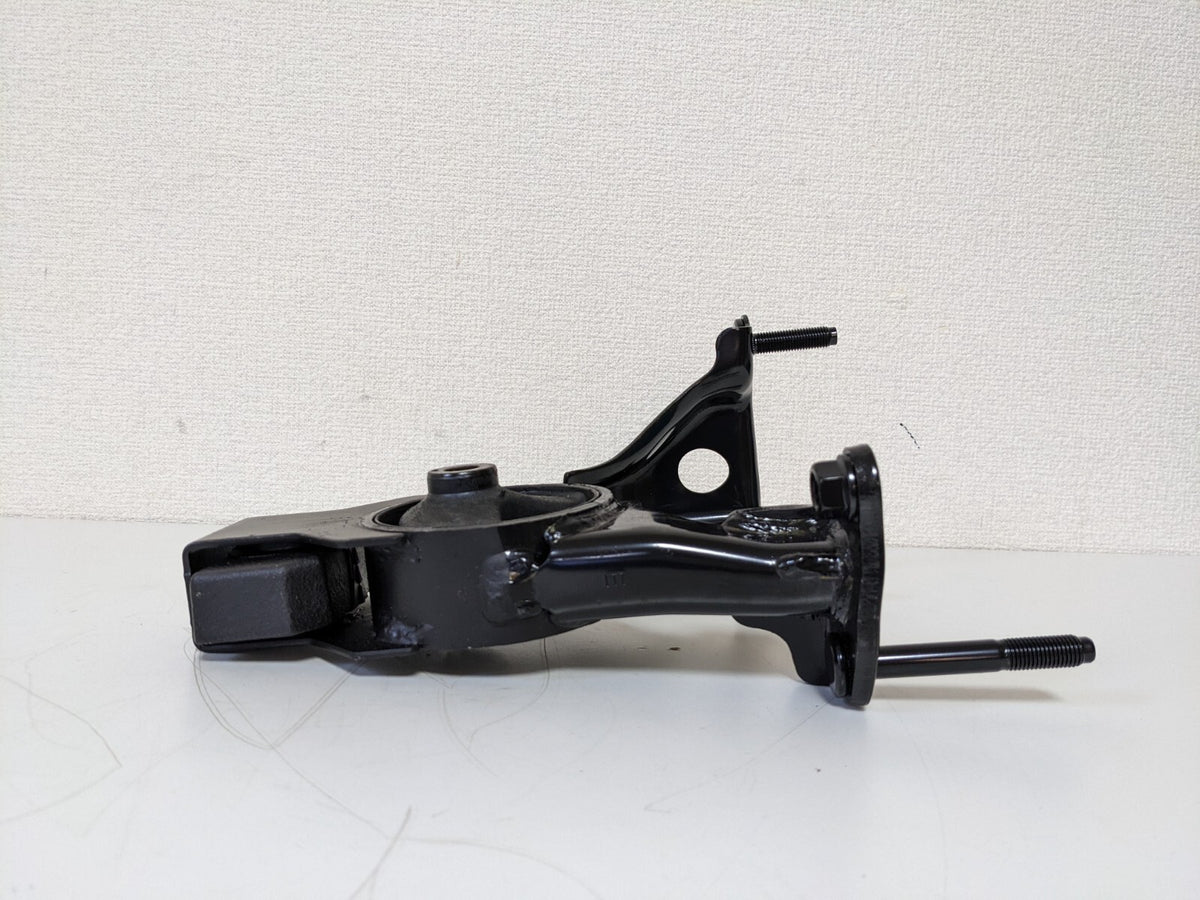 12371-37120 TOYOTA Genuine Noah Voxy Isis Rear Engine Mounting Insulator