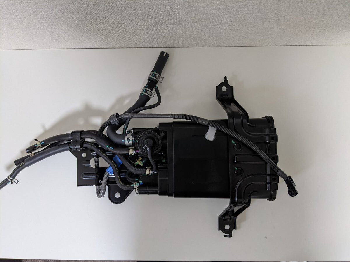 77740-35482 TOYOTA GENUINE 4RUNNER 2001-2002 EMISSION VAPOR CANISTER OEM