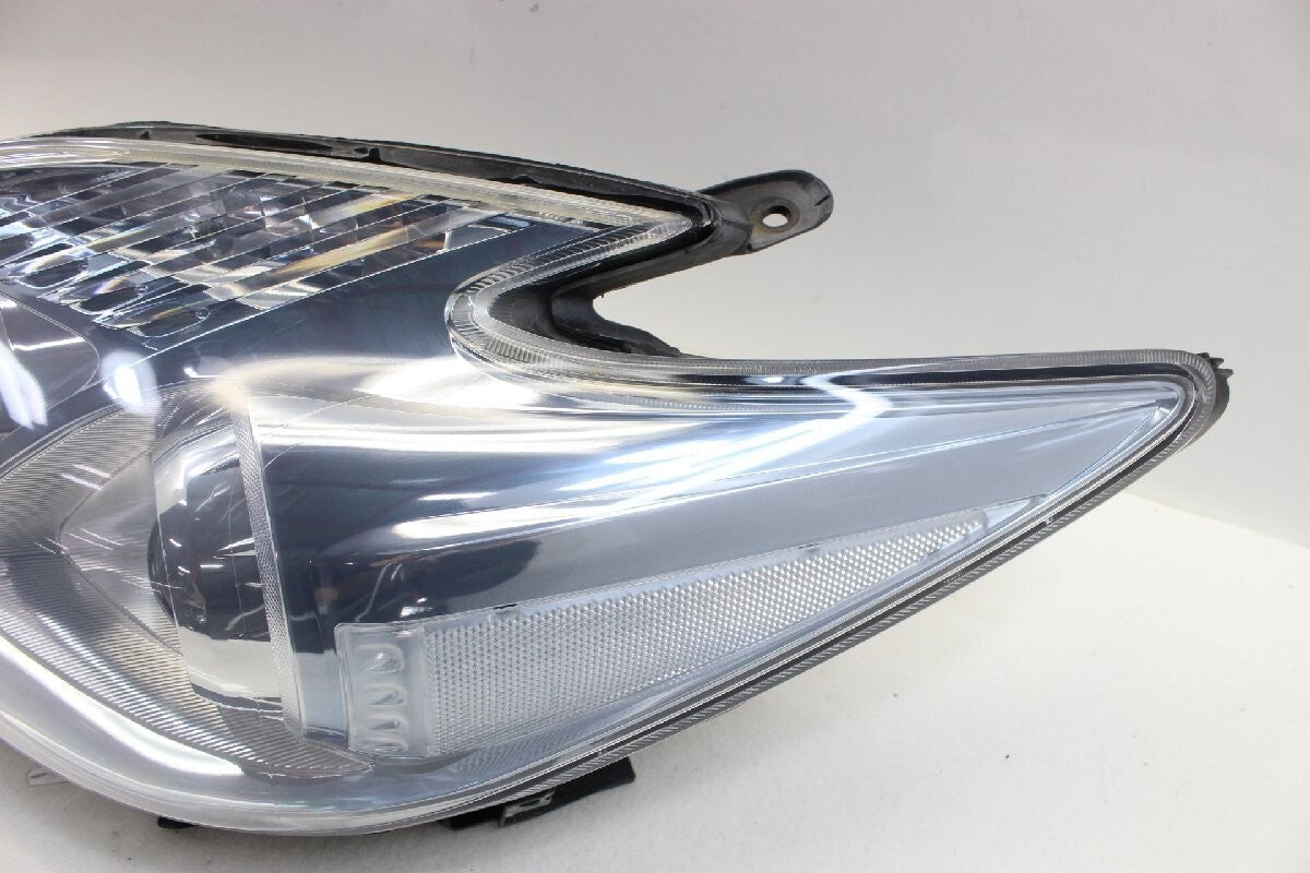 Toyota Prius ZVW30 Early Model Headlight Halogen KOITO 47-29