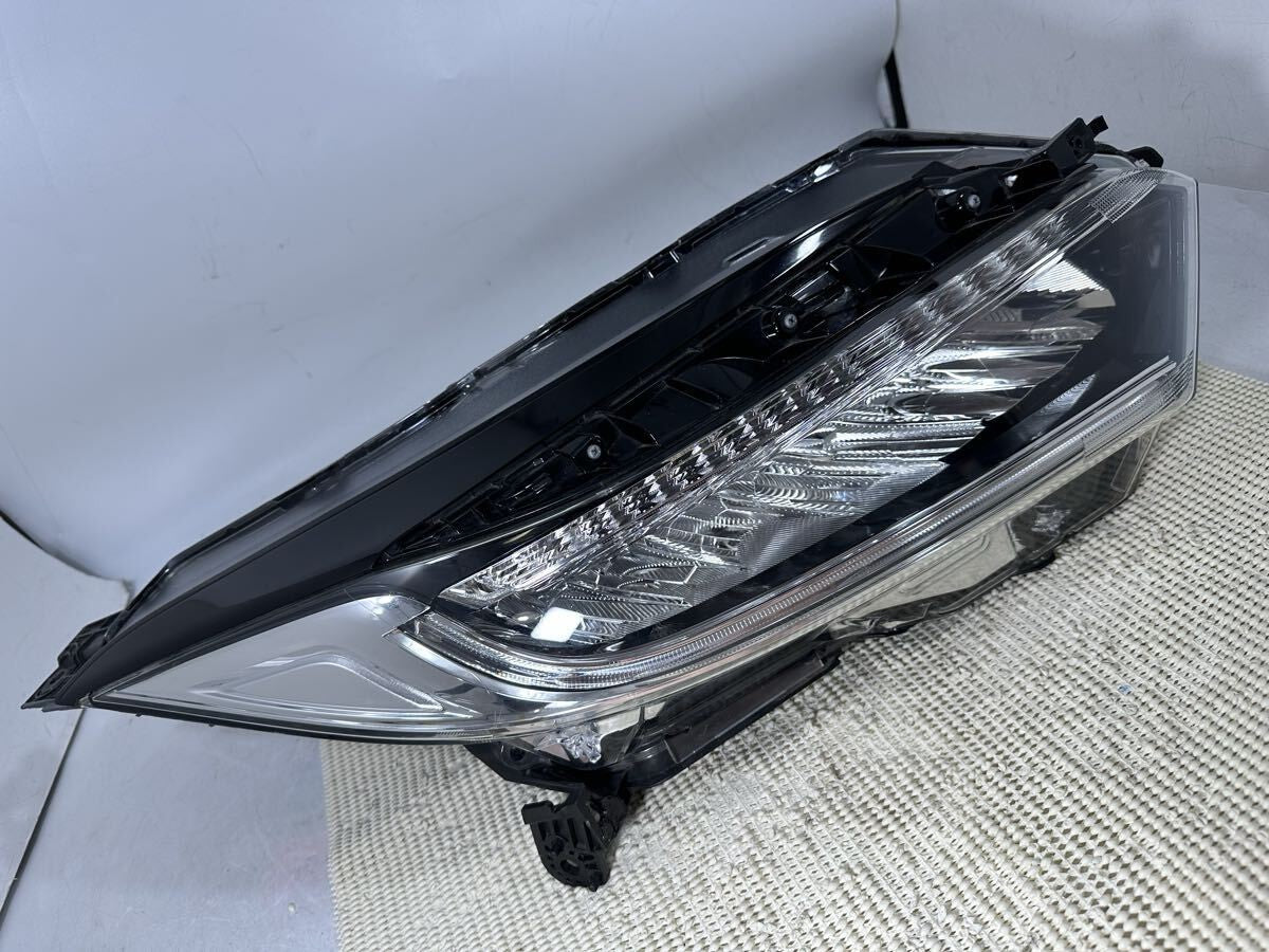 Honda HR-V VEZEL RU1 RU2 RU3 RU4 Late model Right Headlight LED KOITO 100-62292