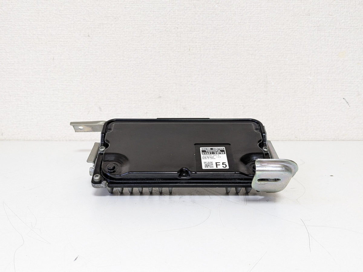 Toyota Voxy Noah Esquire ZRR80 ZRR85 Engine Computer ECU 3ZR-FAE 89661-28F50 OEM