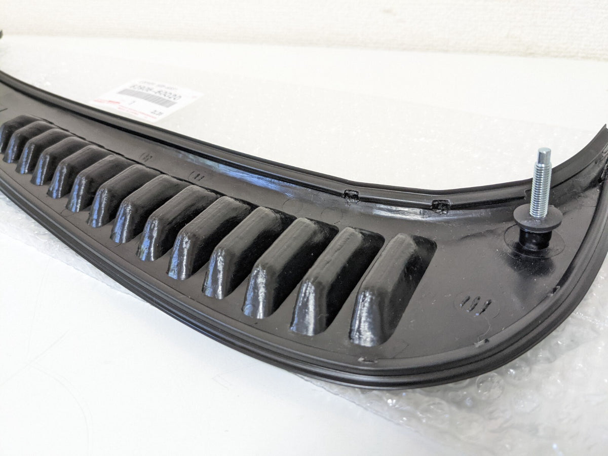 Genuine Toyota Land Cruiser 80 FJ80 Rear Louver Quarter Side Window Vent Set