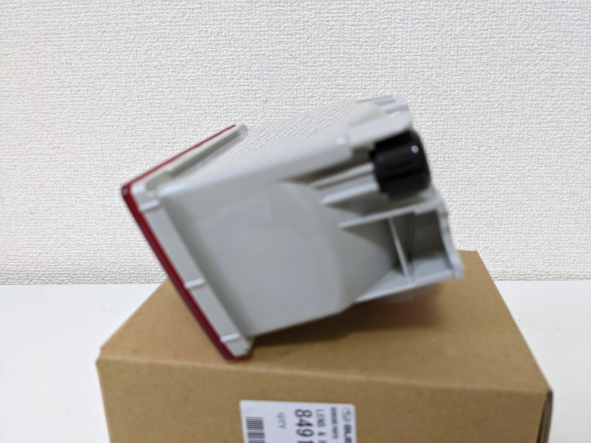 84913FG420 SUBARU LENS&BODY COMPL GENUINE