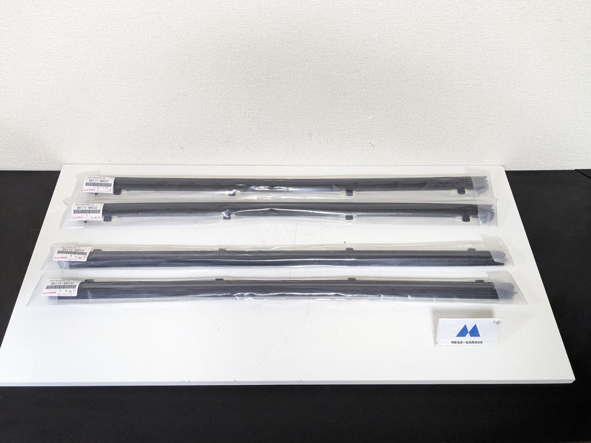 Genuine Lexus RX400H RX330 RX350 Weatherstrip Front Door Glass Inner L+R OEM