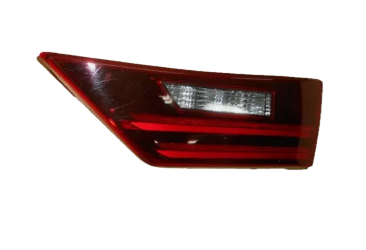Toyota OEM LENS AND BODY, REAR LAMP, RH for LEXUS IS2###/3### 81581-53141