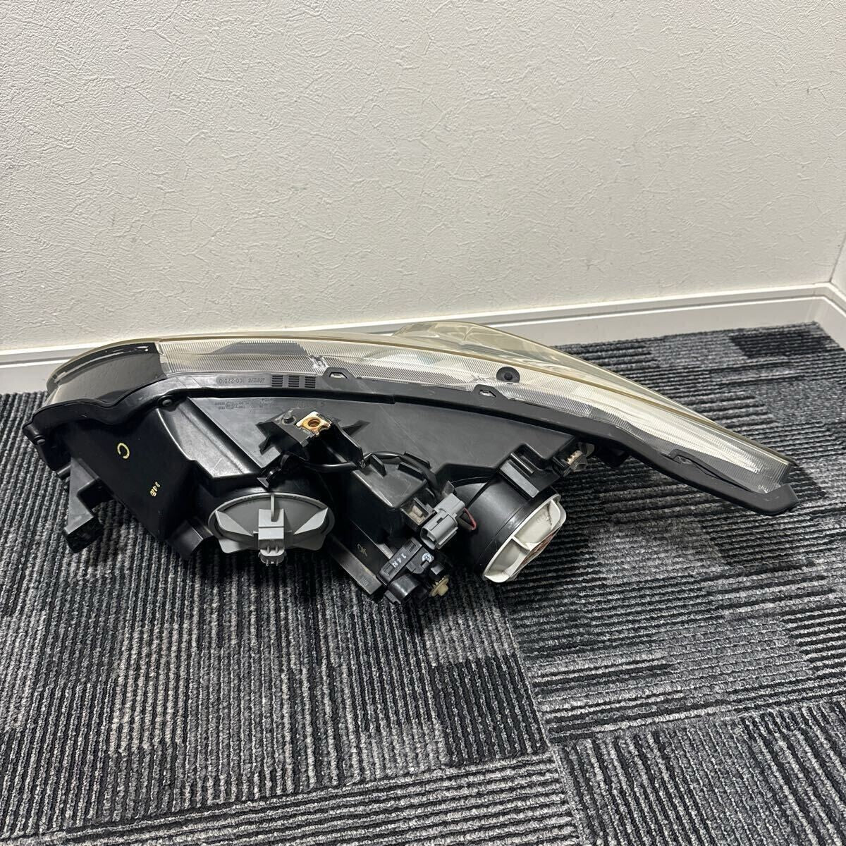 Honda CRZ CR-Z ZF ZF1 ZF2 HID Right Headlight KOITO 100-22010 OEM Genuine JDM