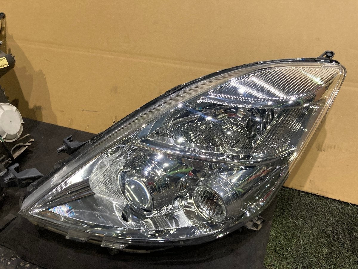 Toyota ISIS ANM10 ANM15 ZGM10 ZGM15 Headlight Lamp KOITO 44-68 Genuine OEM JDM