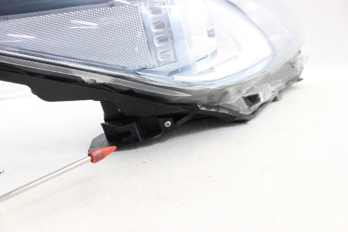 Toyota Prius ZVW30 Early Model Headlight Halogen KOITO 47-29