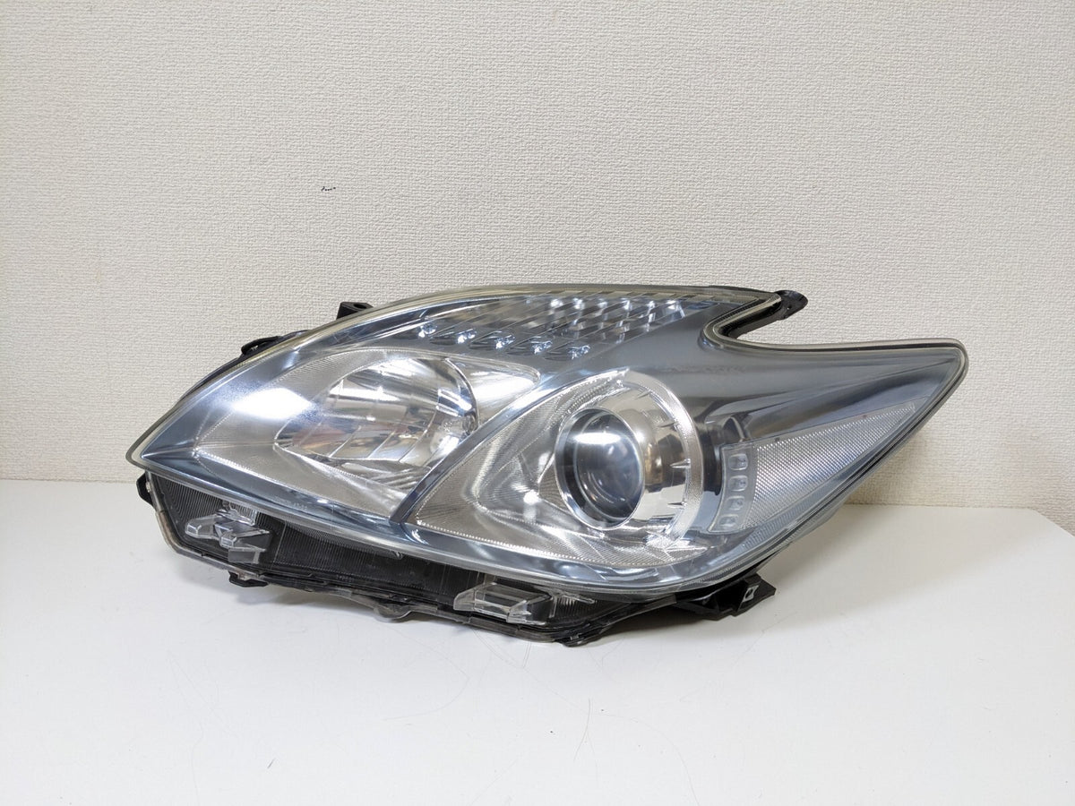 Toyota ZVW30 30 series Prius Left and Right Headlights KOITO 47-29