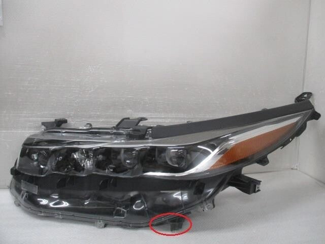 Toyota Prius DLA-ZVW52 Left Headlight 81185-47560