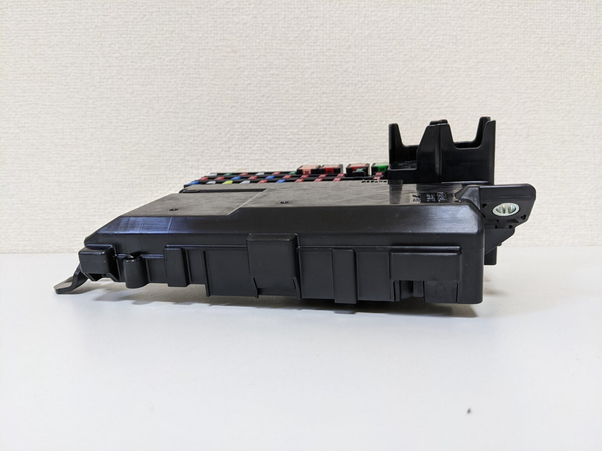82720-50081 Lexus LS460 LS600h Fuse Relay Engine Room Junction Block Genuine OEM