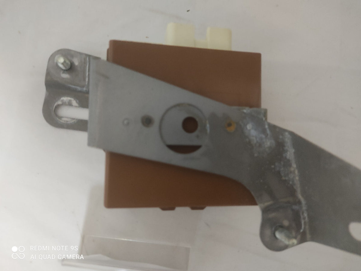 Toyota LEXUS USF40 LS460 PARKING BRAKE CONTROL MODULE COMPUTER 89050-50020