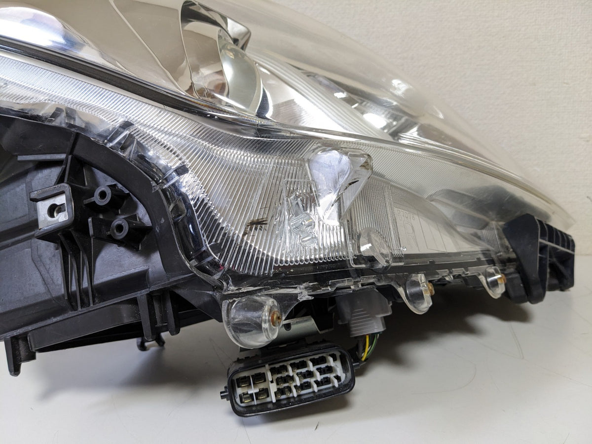 Toyota Genuine Crown Royal HCHR-686 GRS200 GRS201 HID Right Headlight