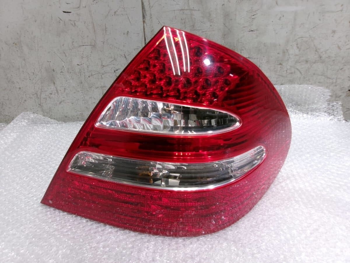Mercedes Benz W211 E Class Genuine Normal Tail Light Right A2118200664