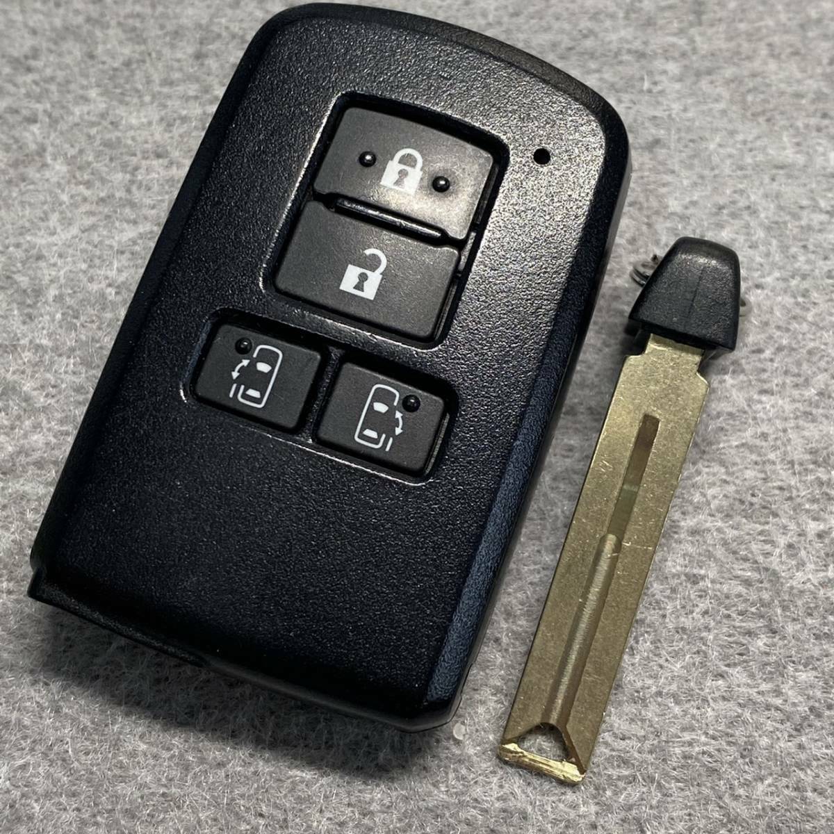 281451-2150 Toyota Esquire Noah Sienta Voxy 4 Button Smart Key FOB